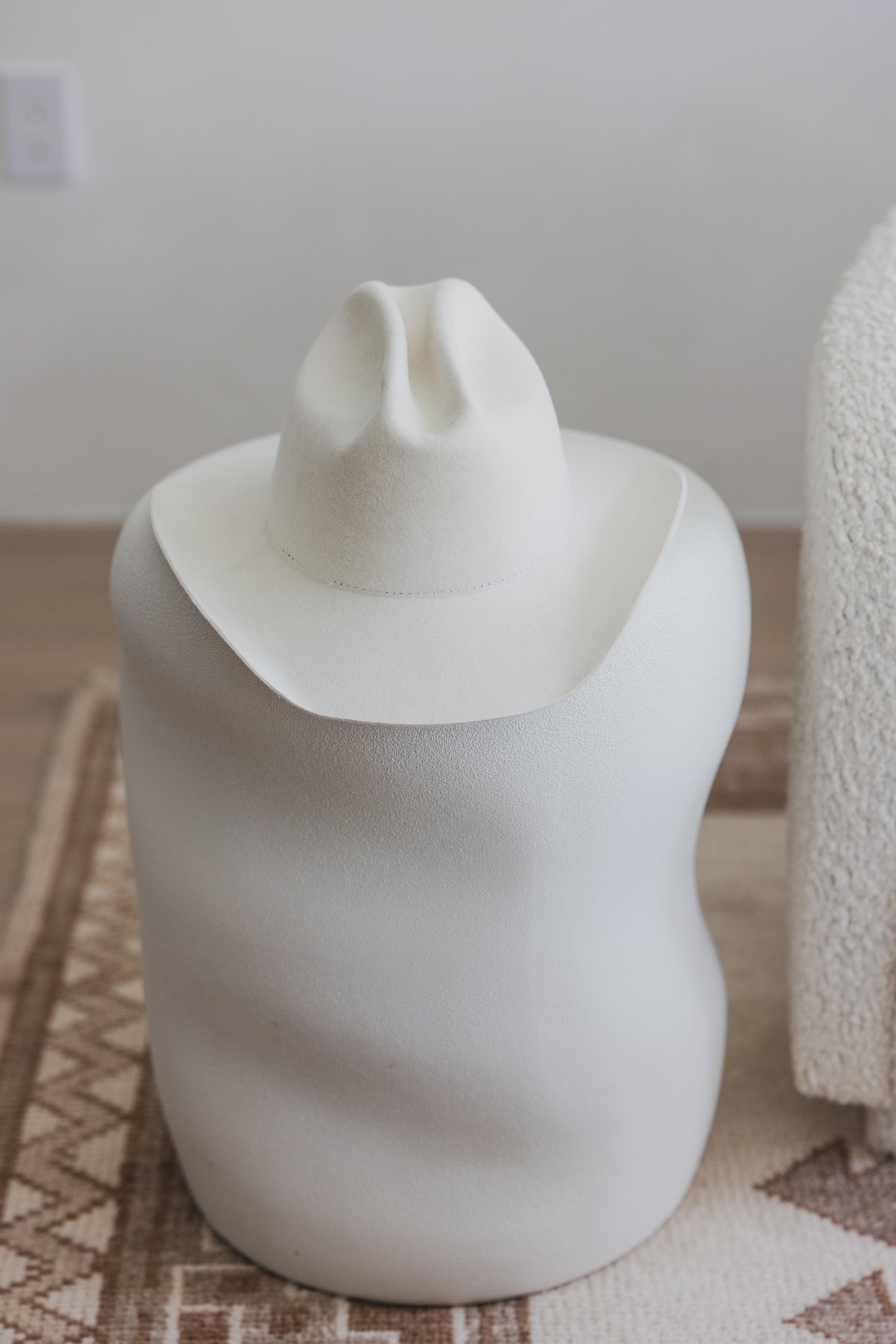 White Cattleman short brim