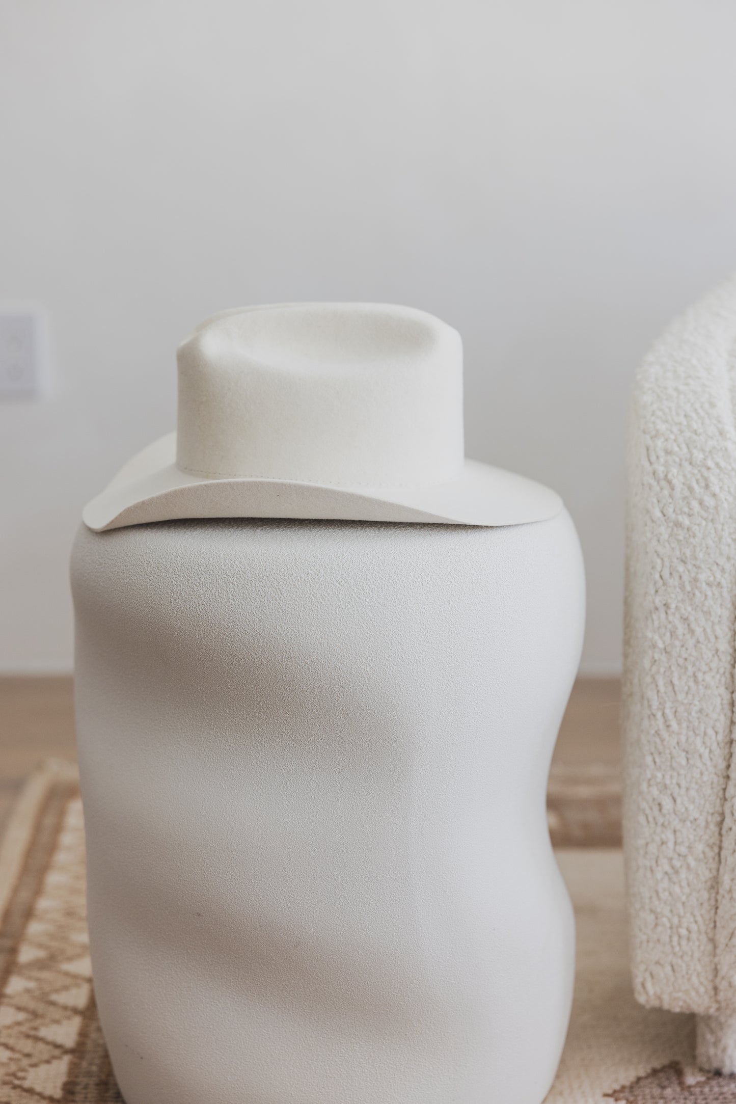 White Cattleman short brim